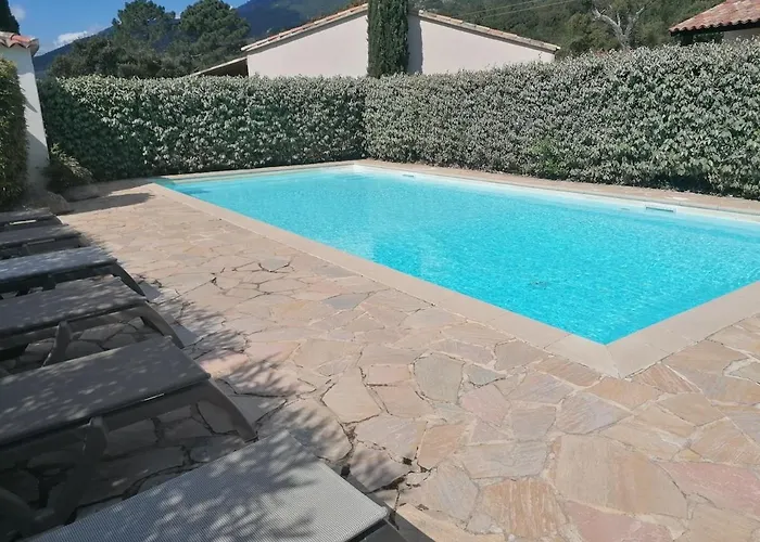 Dans Petite Avec Piscine A 10 Minutes Des Plages Proche Vecchio Tatil Evi