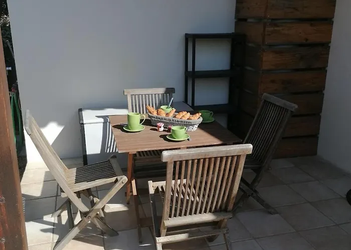 Dans Petite Avec Piscine A 10 Minutes Des Plages Proche Vecchio Tatil Evi