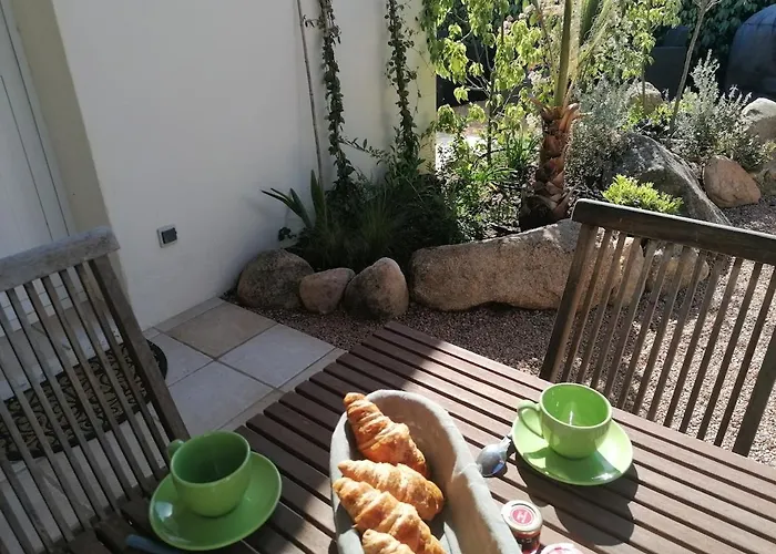 Dans Petite Avec Piscine A 10 Minutes Des Plages Proche Vecchio * Porto-Vecchio (Corsica)